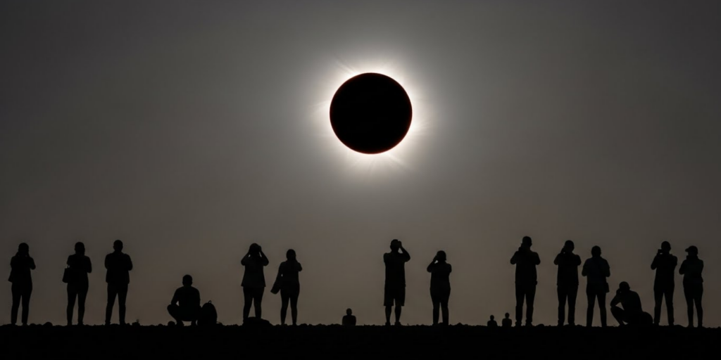 Eclipse Solar Total – O Evento Cósmico que Paralisa o Mundo